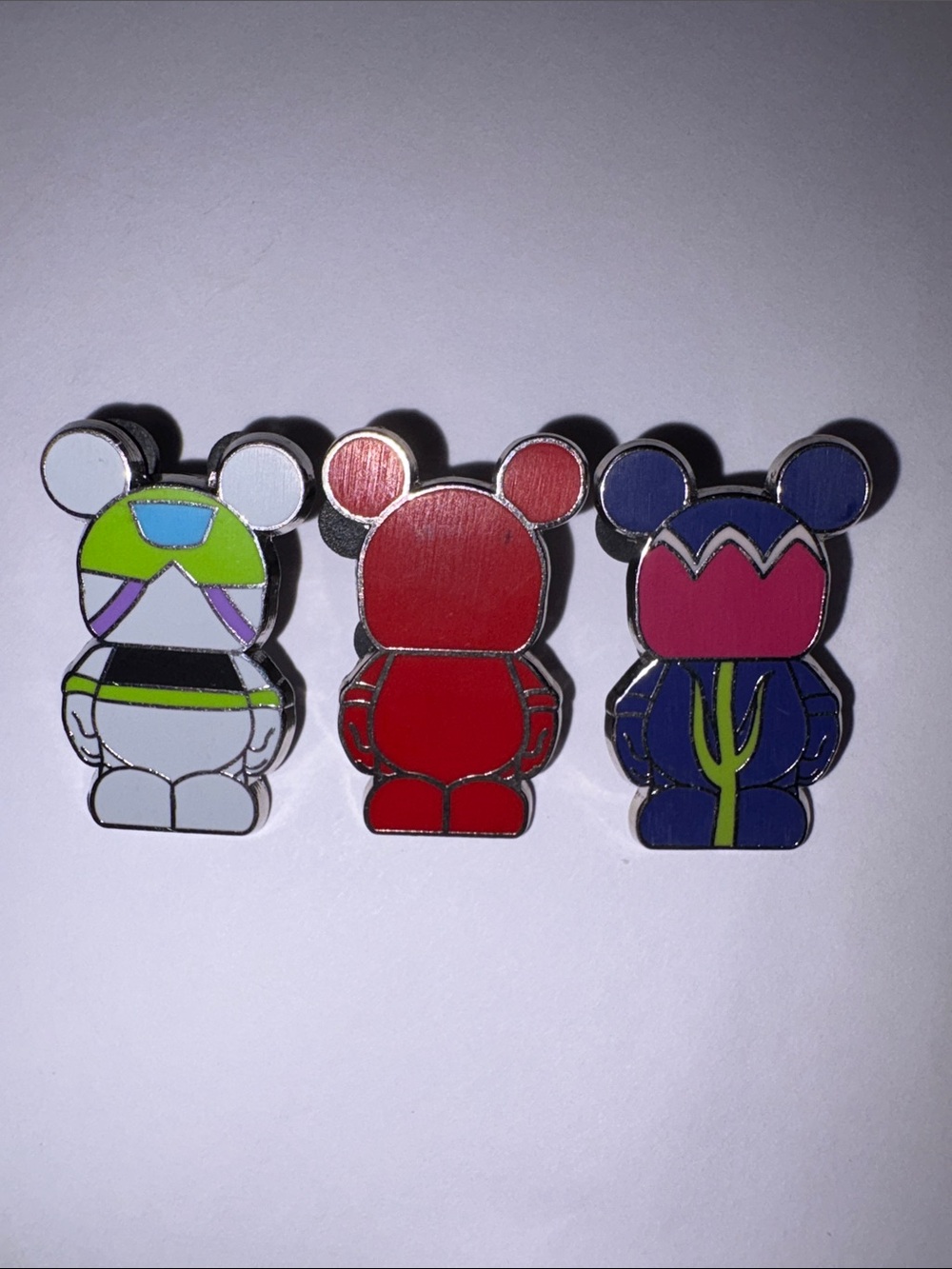 3 Disney trading pins